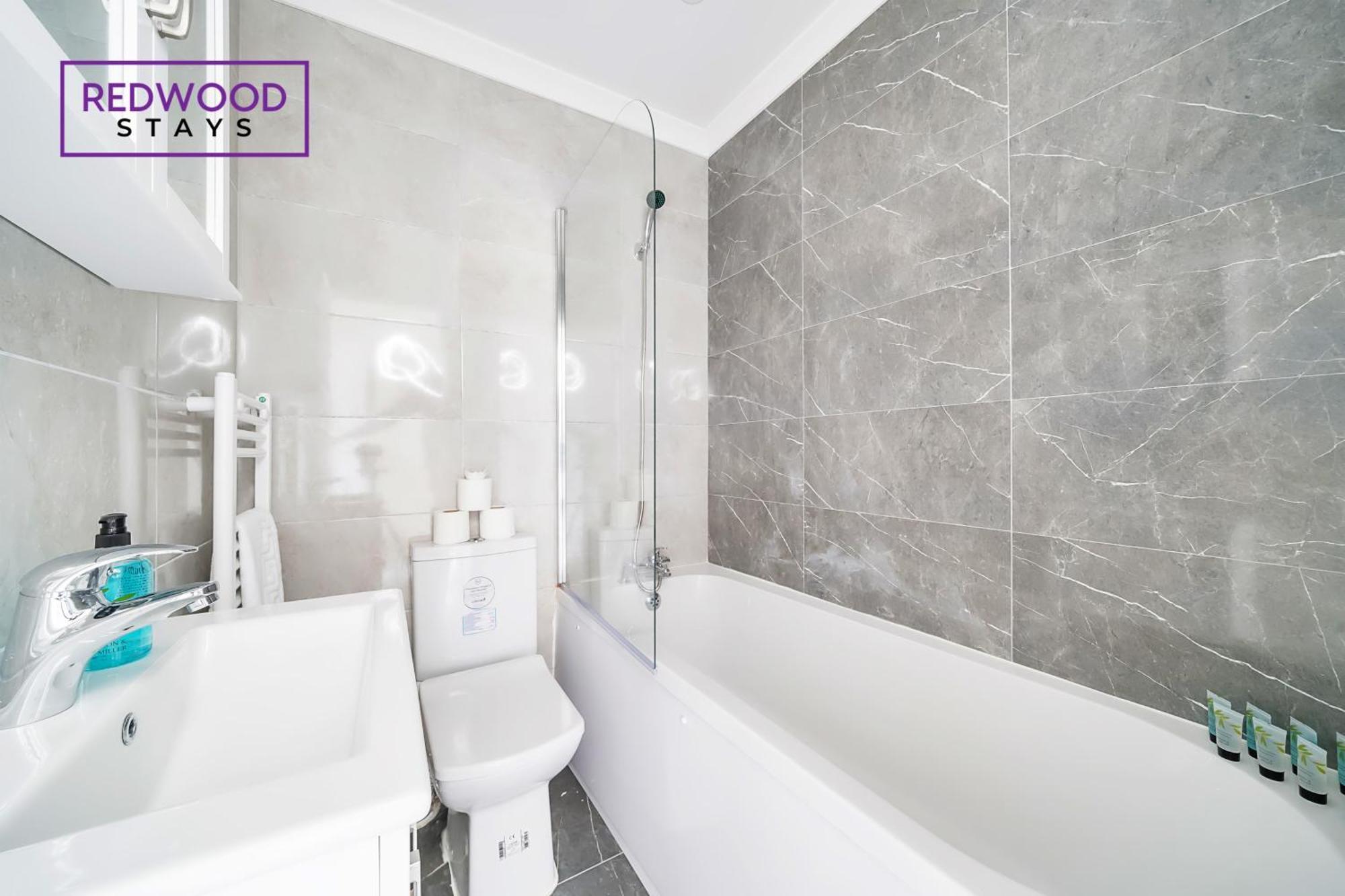 Brand New, 2 Bed 1 Bath, Modern Town Center Apartment, Free Wifi & Netflix By Redwood Stays Aldershot Kültér fotó