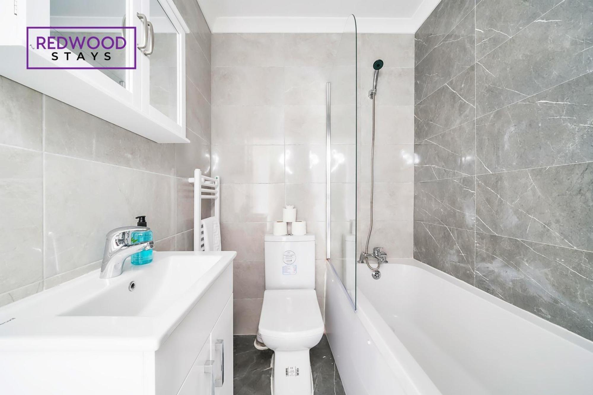 Brand New, 2 Bed 1 Bath, Modern Town Center Apartment, Free Wifi & Netflix By Redwood Stays Aldershot Kültér fotó